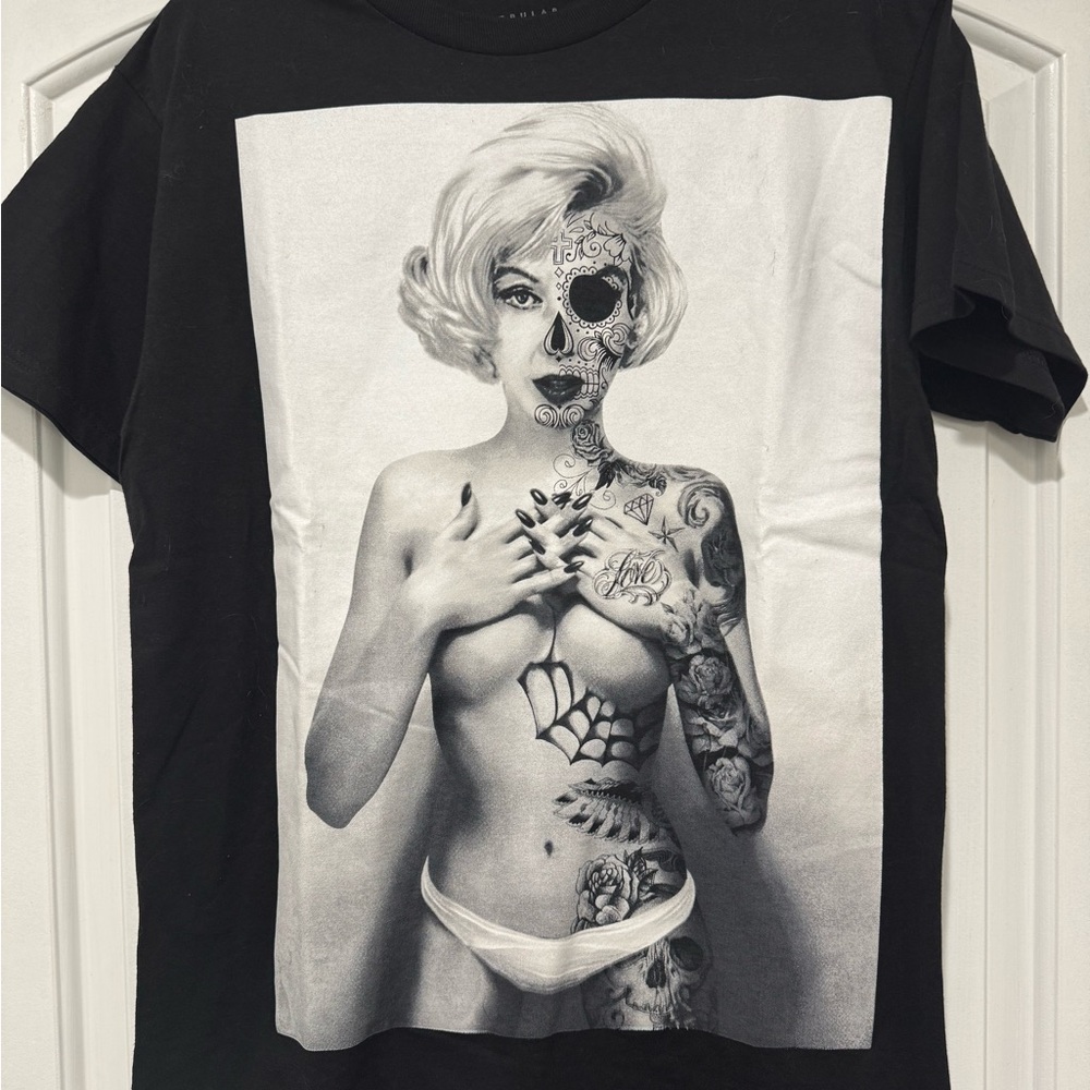 Popular Poison Marilyn Monroe black/white tee size M